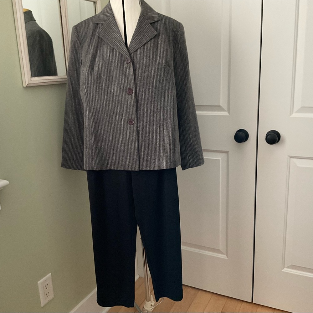 AMANDA COLLECTION, GRAY STRIPE JACKET AND MATCHING BLACK PANTS SUIT, SIZE:L
